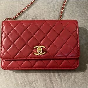 Chanel classic wallet on a chain